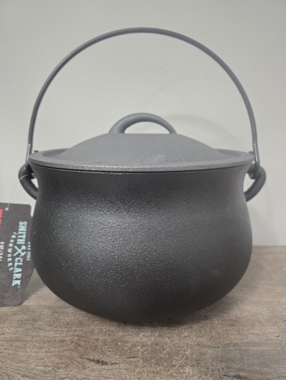 Viral Smith and Clark Ironwork 6-Quart 5.6L Cast Iron Cauldron Pot